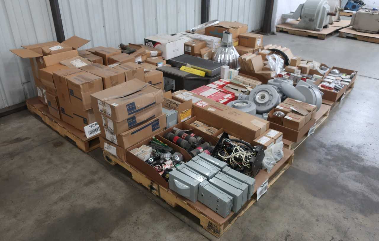 6 PALLETS OF ASSORTED CONDUIT AND LIGHTING - LIGHTING