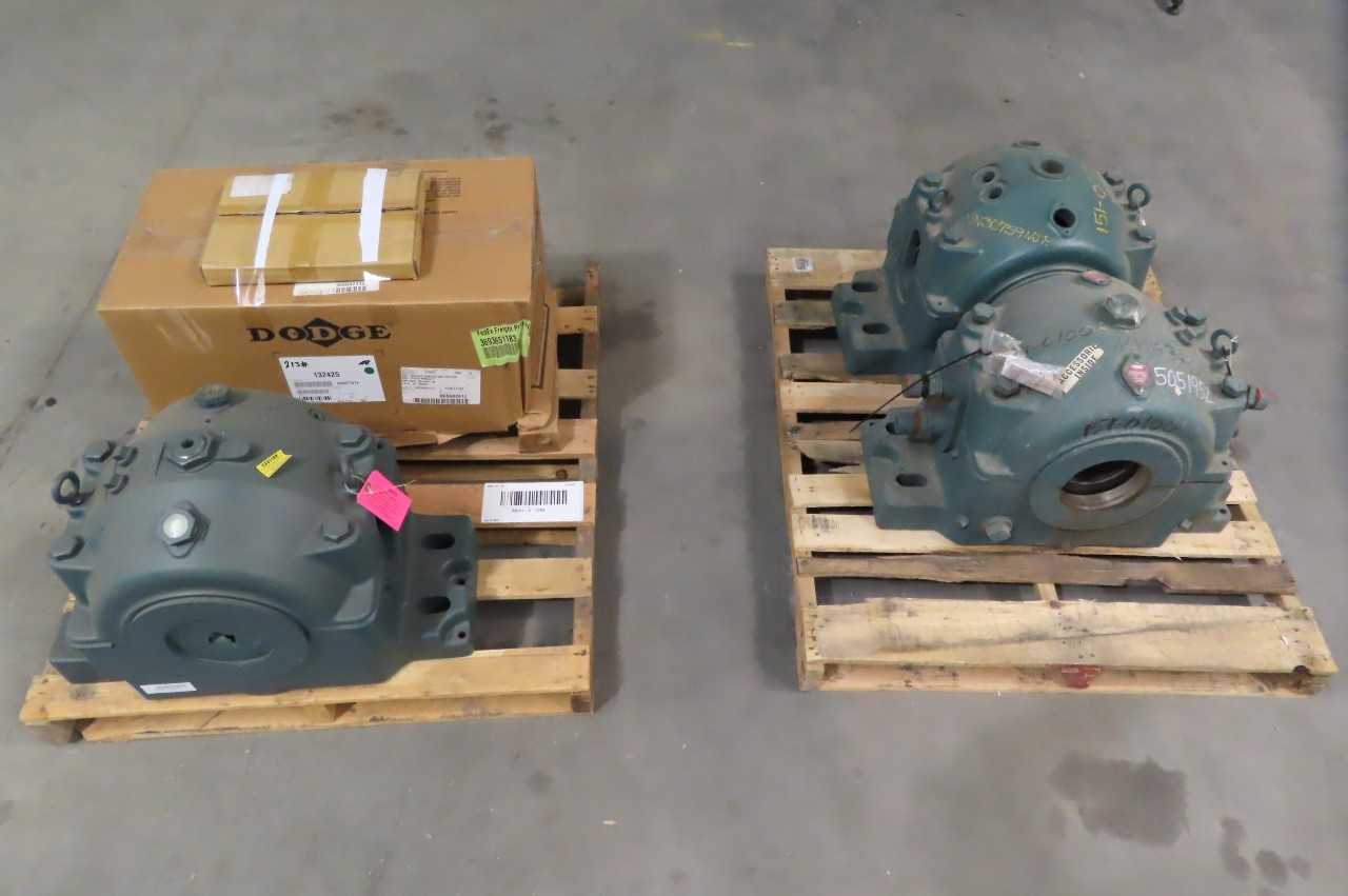 2 PALLETS OF ASSORTED DODGE BALDOR SLEEVOIL PILLOW BLOCK BEARING HOUSINGS AND LINERS, 2X 132411 6IN HOUSINGS, 1X RT-S 6IN HOUSING,1X AV06150800 LINER - BEARINGS