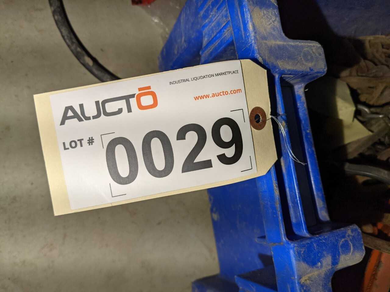 Tote of Ratchet chain binders - LIFTING EQUIPMENT