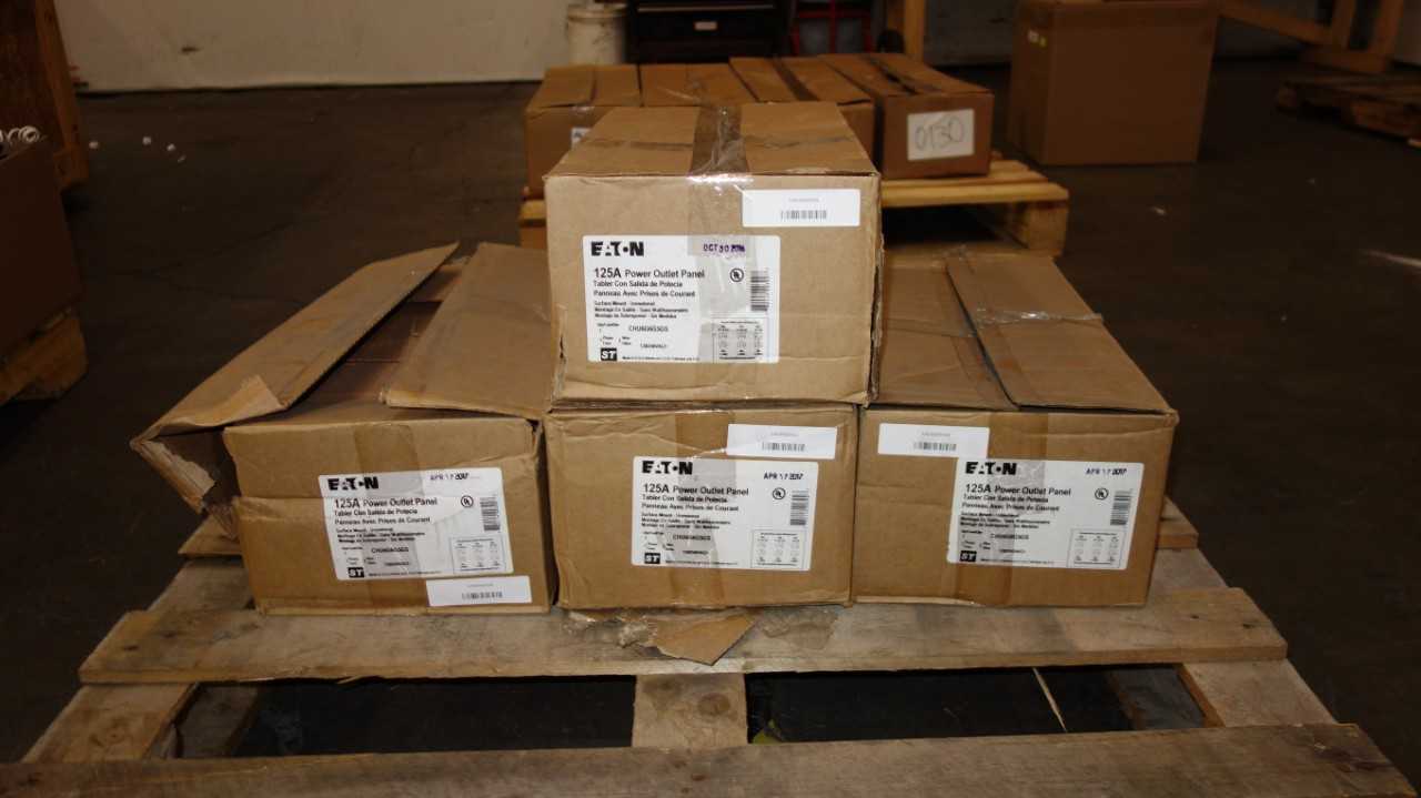 LOT OF 4 EATON CHU6G6G5GS 125A POWER OUTLET PANELS - ELECTRICAL COMPONENTS