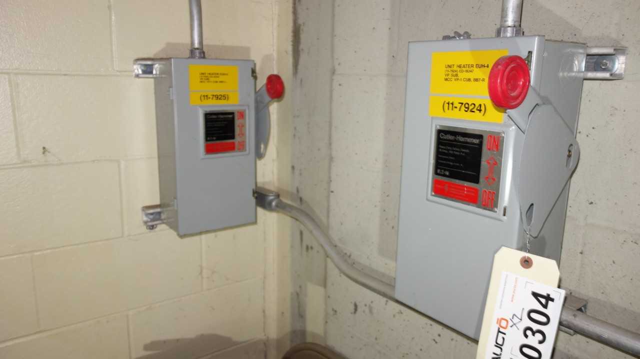 LOT OF 2 CUTLER HAMMER DH361UGK 30A SWITCHES - SWITCHGEAR