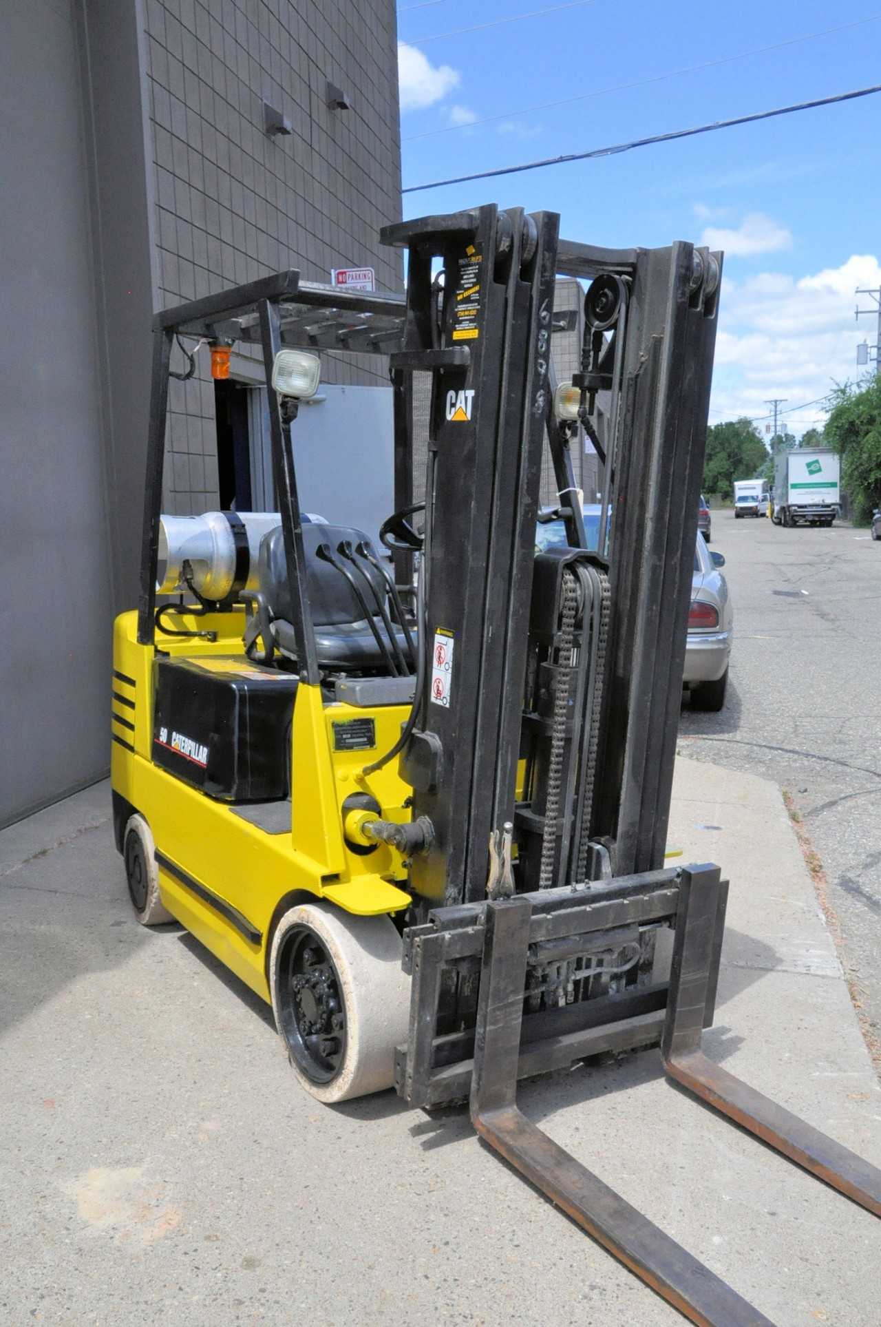 Caterpillar Model GC25, 5000-Lbs. x 190" Lift Capacity, LP Gas Fork Lift, S/n 4EM06898, Side Shift, 3-Stage Mast, 42" Forks, 9993-Hours Shown on Meter - FORKLIFTS