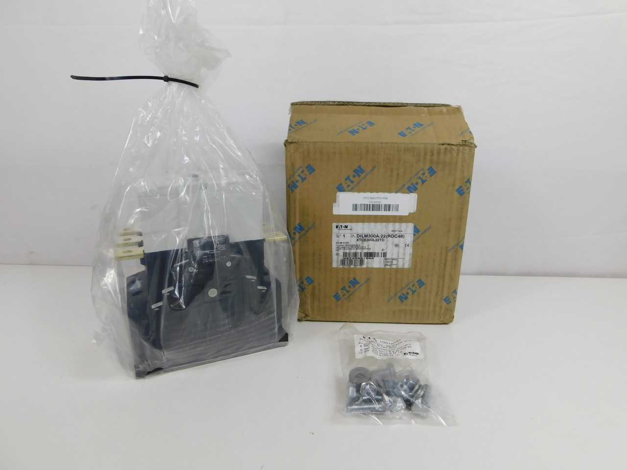 Quantity of 1x XTCE300L22TD Contactors - CONTACTORS