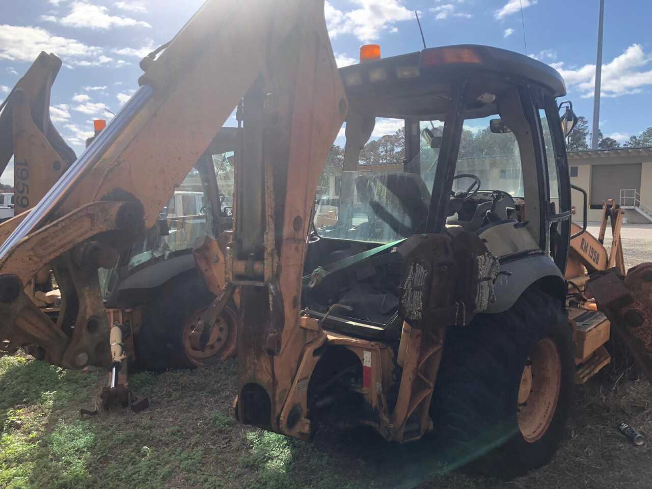 CASE Backhoe 580 M - CONSTRUCTION EQUIPMENT