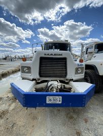 2003 MACK 600 DM600 READYMIX CONCRETE MIXER TRUCK - MIXER TRUCKS