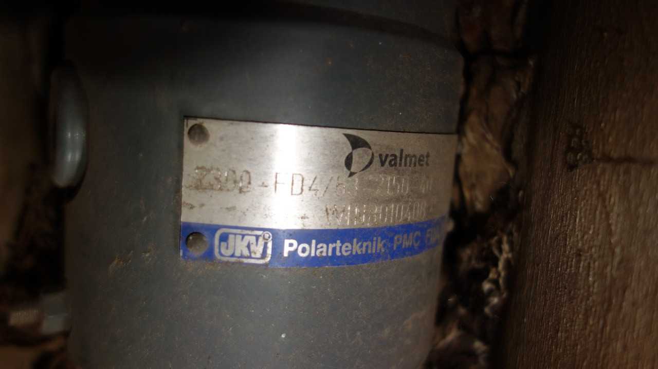 3 CRATES OF ASSORTED VALMET HYDRAULIC CYLINDERS - HYDRAULIC CYLINDERS
