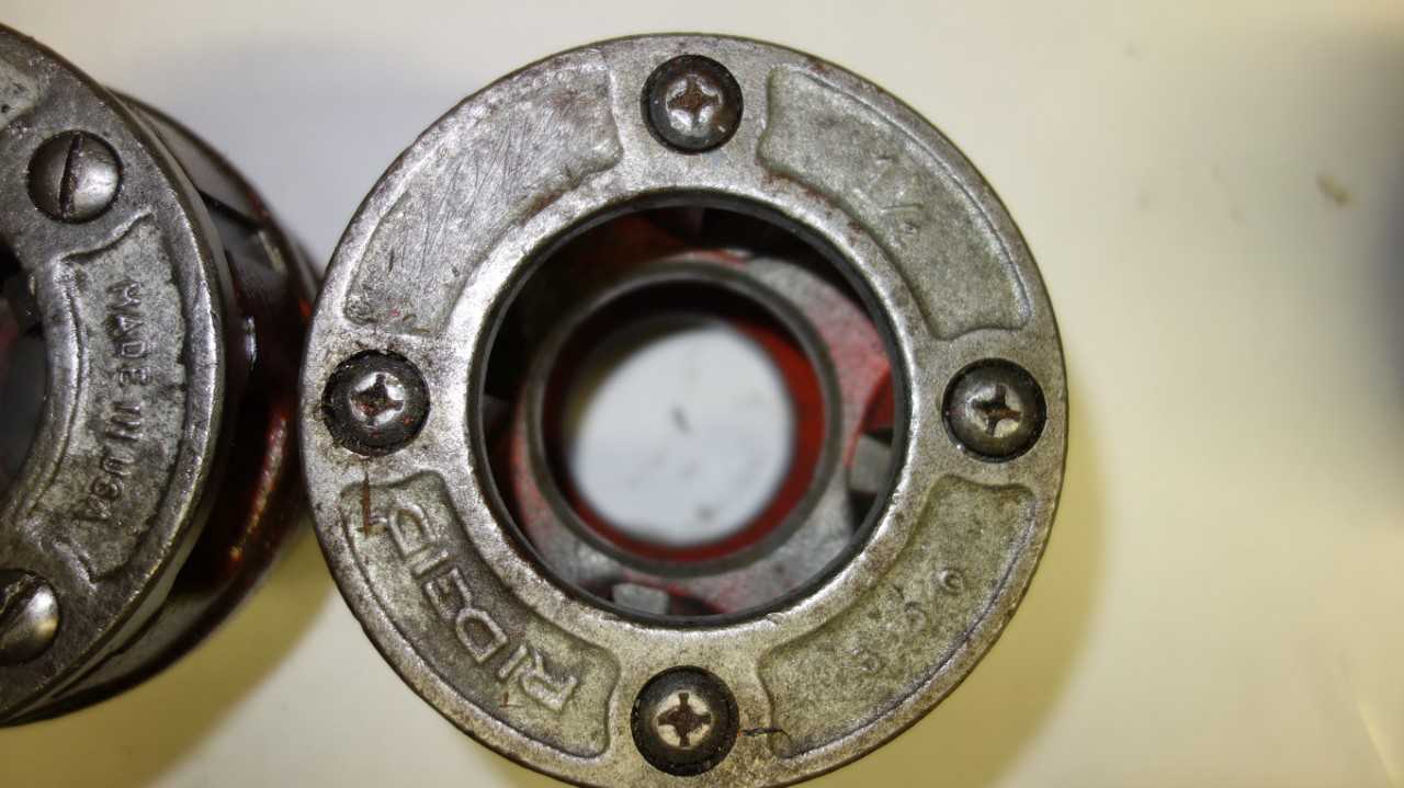 LOT OF 2 RIDGID 1-1/2 IN DIE HEADS - ELECTRIC POWER TOOLS