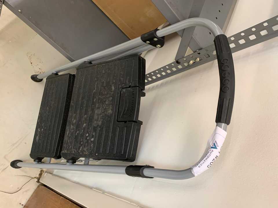 Step Ladder - MATERIAL HANDLING
