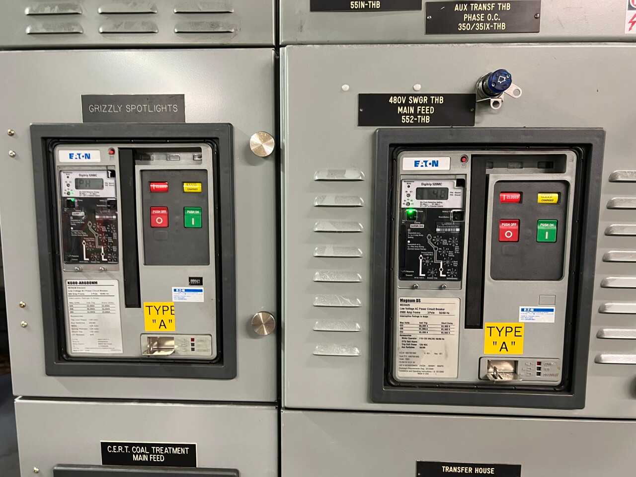 5x Eaton Magnum DS power circuit breakers - CIRCUIT BREAKERS
