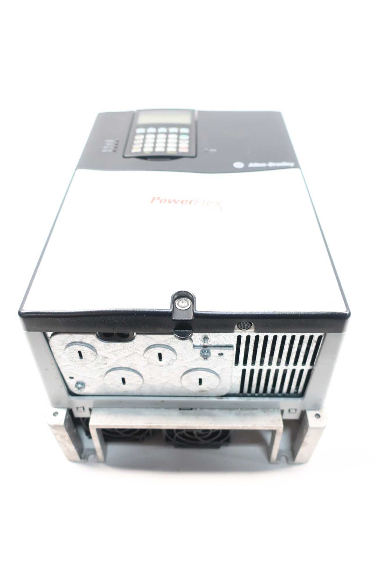 ALLEN BRADLEY 20AD040A3AYNANC0 POWERFLEX 70 432-528V-AC 0-400HZ 0-460V-AC 30HP AC VFD DRIVE - MOTOR DRIVES