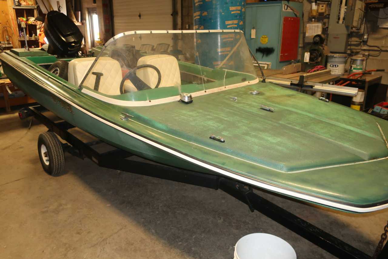 MERCURY FISHING BOAT W/ MERCURY 70HP OUTBOARD MOTOR