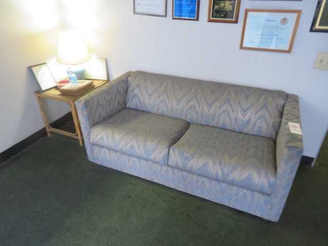 Office furniture and items in pictures, LOT - MISCELLANEOUS