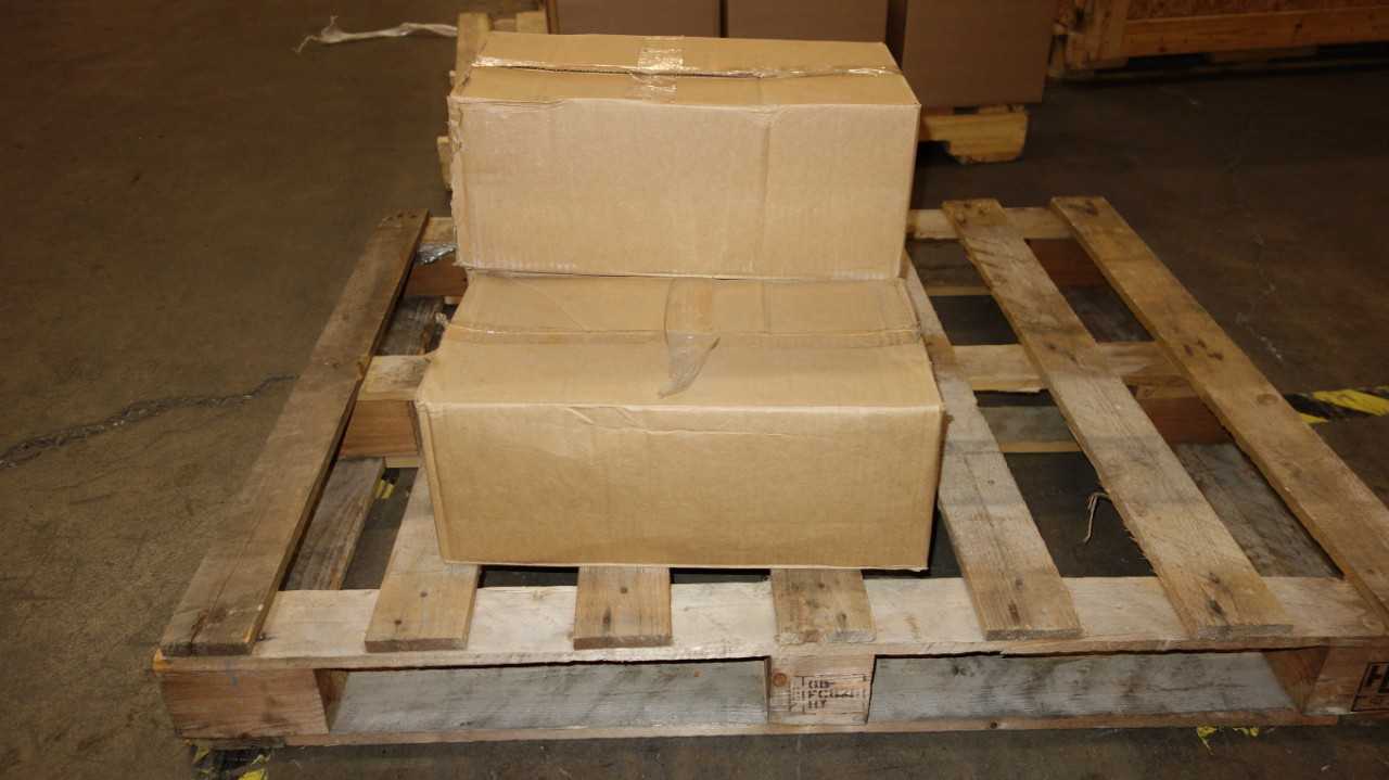 LOT OF 4 EATON CHU6G6G5GS 125A POWER OUTLET PANELS - ELECTRICAL COMPONENTS