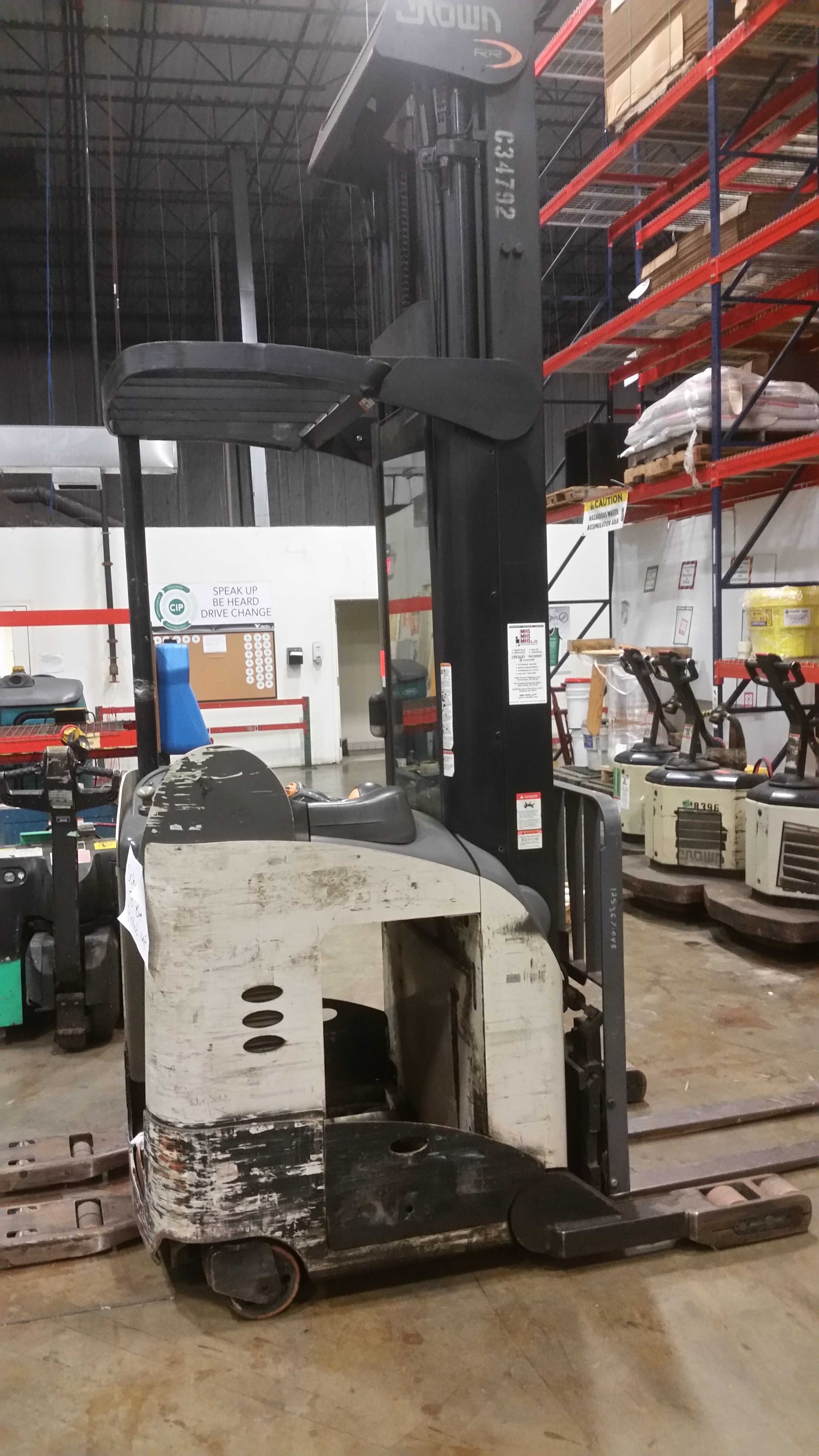 2007 Crown RR5225-35 reach truck-Westampton, NJ - REACH TRUCKS