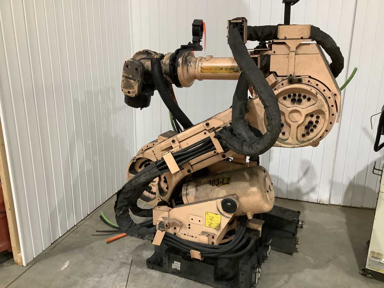 Fanuc 2000IA 200F (No guarantee operational) - INDUSTRIAL ROBOTS