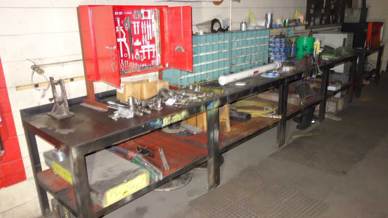 LOT OF 5 STEEL WORK TABLES WITH VISE - MISCELLANEOUS