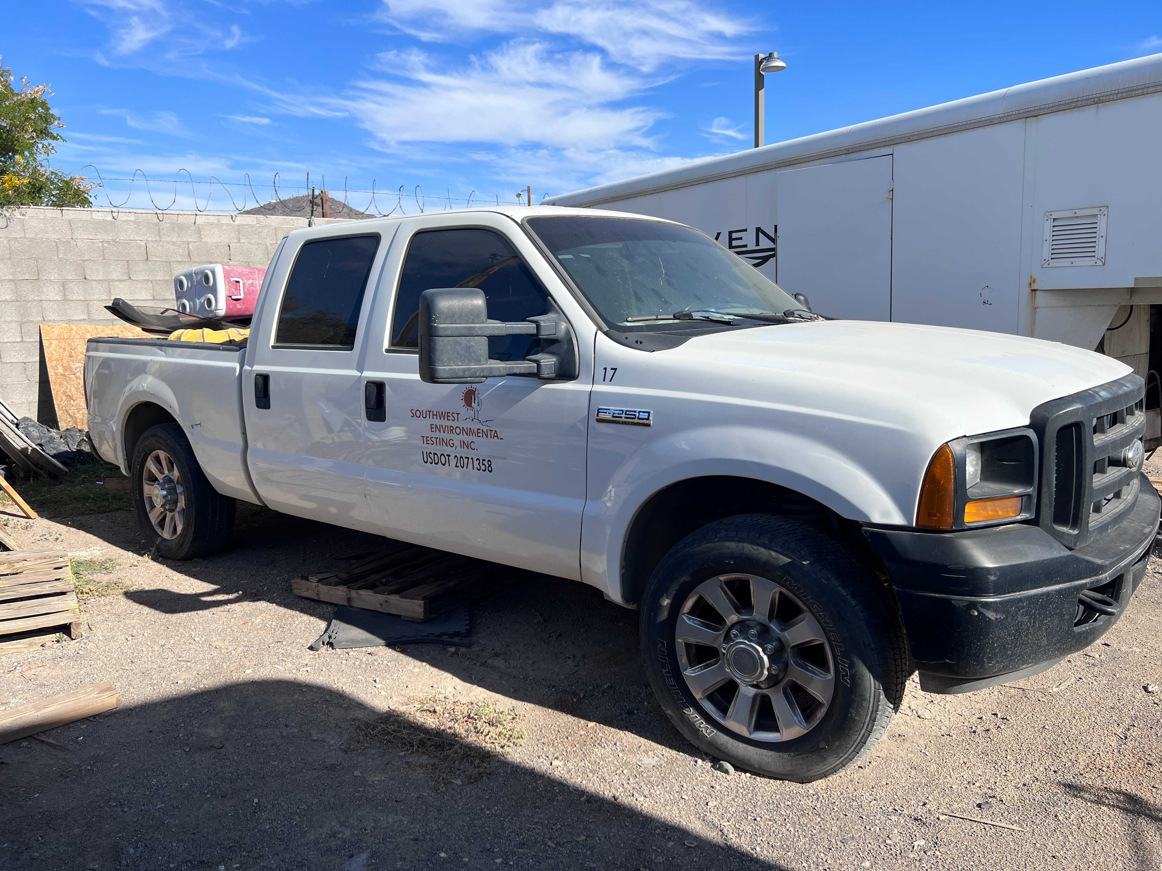 2006 Ford F-250 Crew Cab 4WD - Blown Engine - HYDRO EXCAVATOR TRUCKS