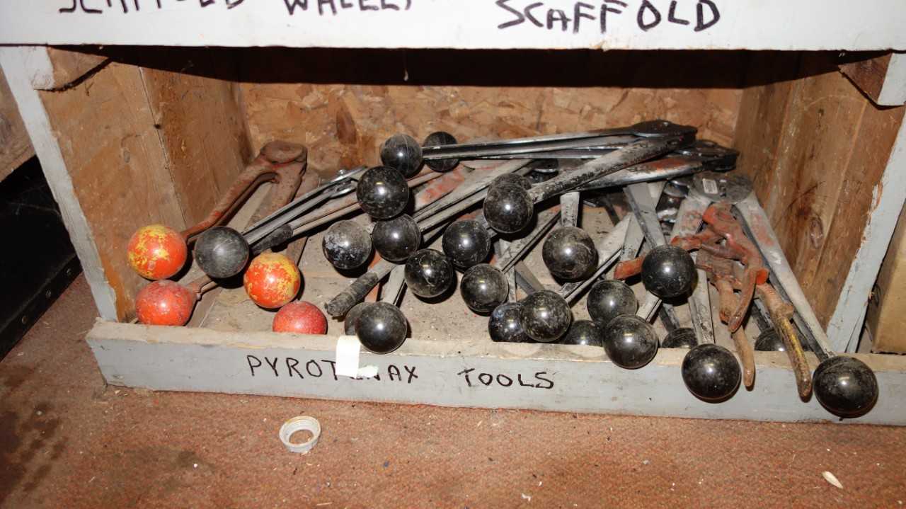 LOT OF ASSORTED STEEL BANDING CRIMPING TOOLS - ELECTRIC POWER TOOLS