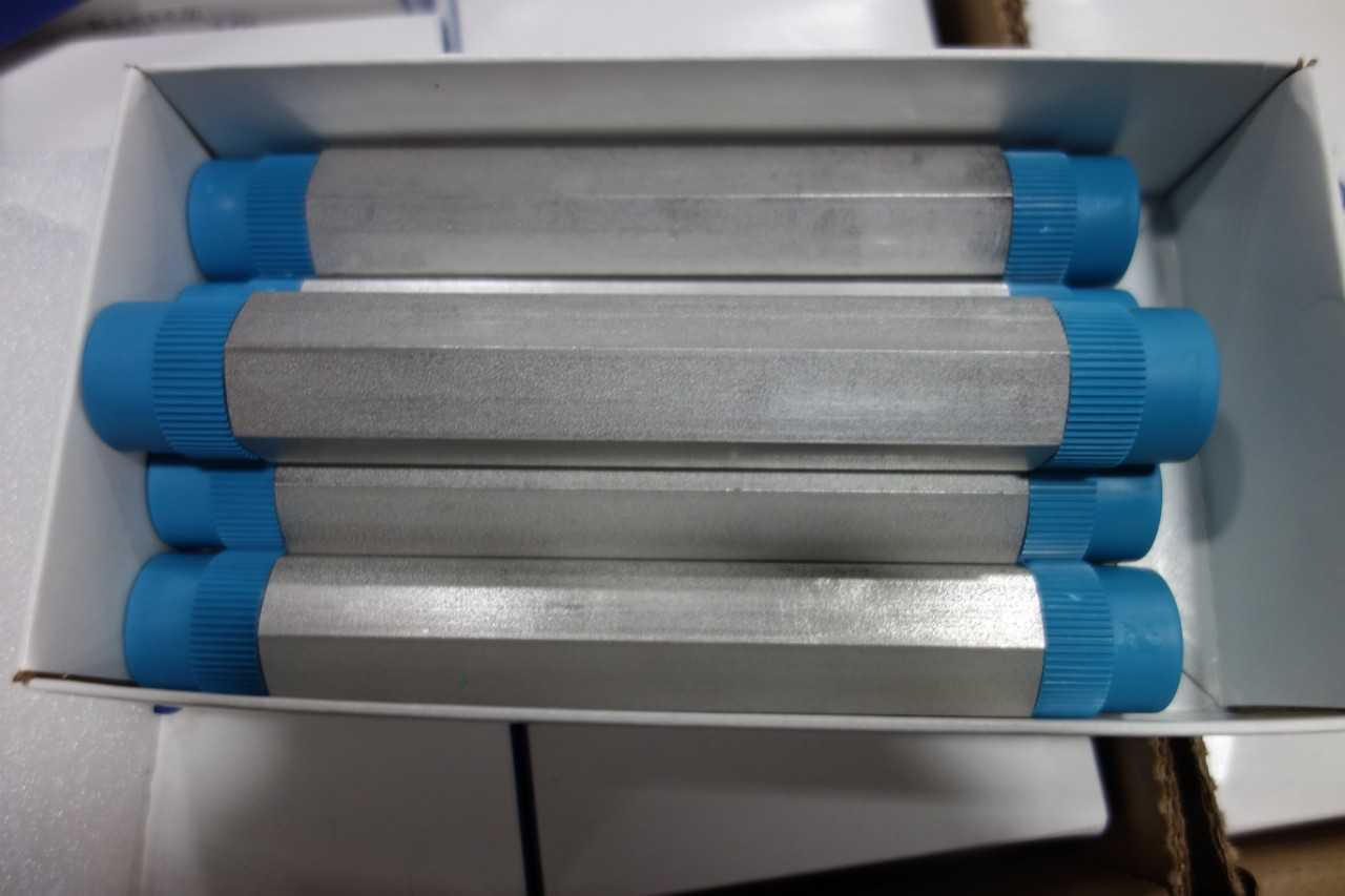 2 TOTES OF SWAGELOK BOXES OF 5 NIPPLE 1/2IN STAINLESS NPT PIPE FITTINGS - PROCESS EQUIPMENT