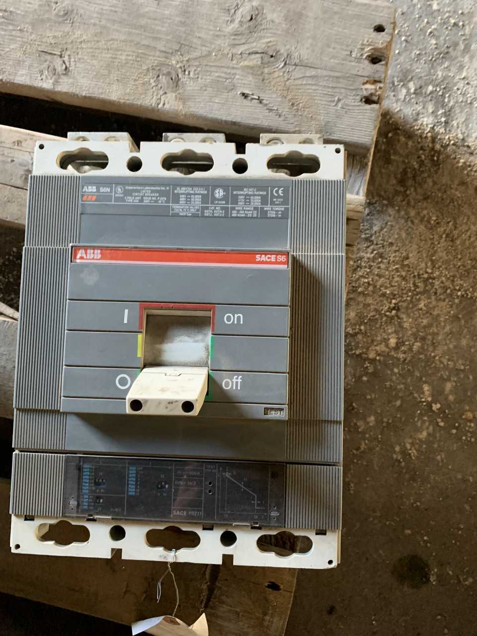 Two 600 Amp ABB Circuit Breakers - CIRCUIT BREAKERS