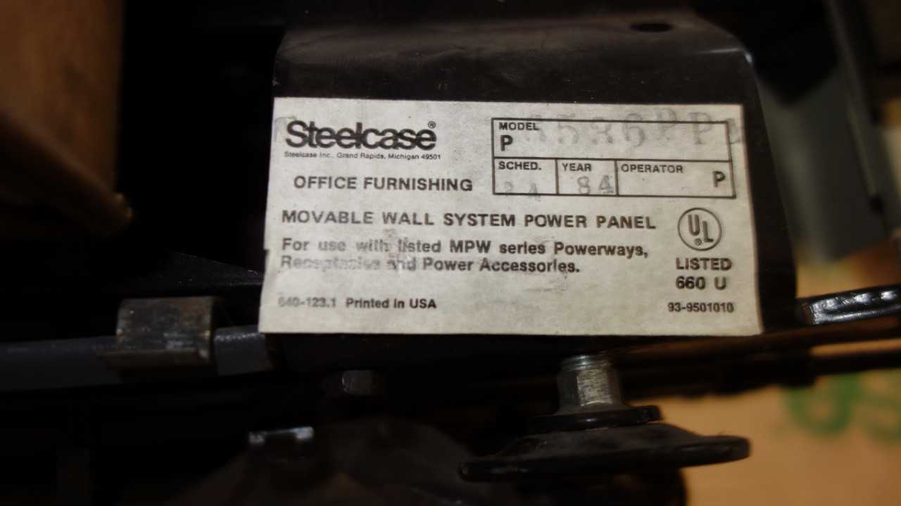 LOT OF ASSORTED STEELCASE OFFICE CUBICALS - PLANT & FACILITY