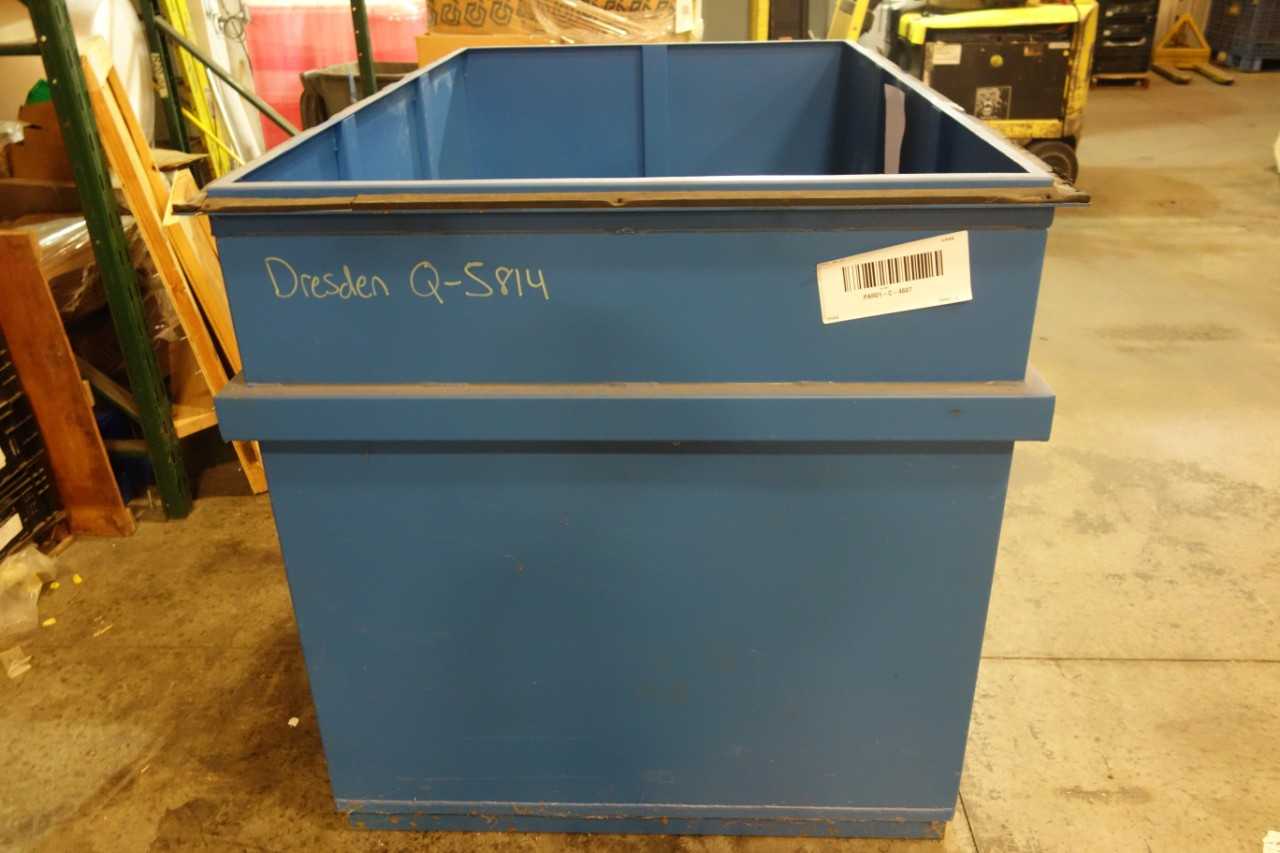 BLUE STEEL STORAGE BIN ENCLOSURE 72X46X47IN - SHELVING