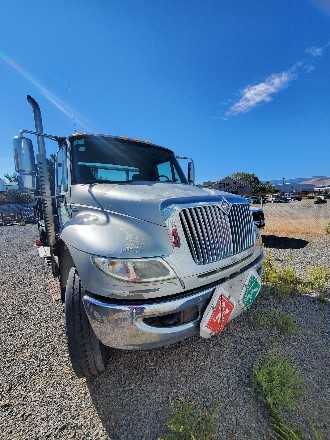 2008 International 4400 Semi-Truck - HYDRO EXCAVATOR TRUCKS