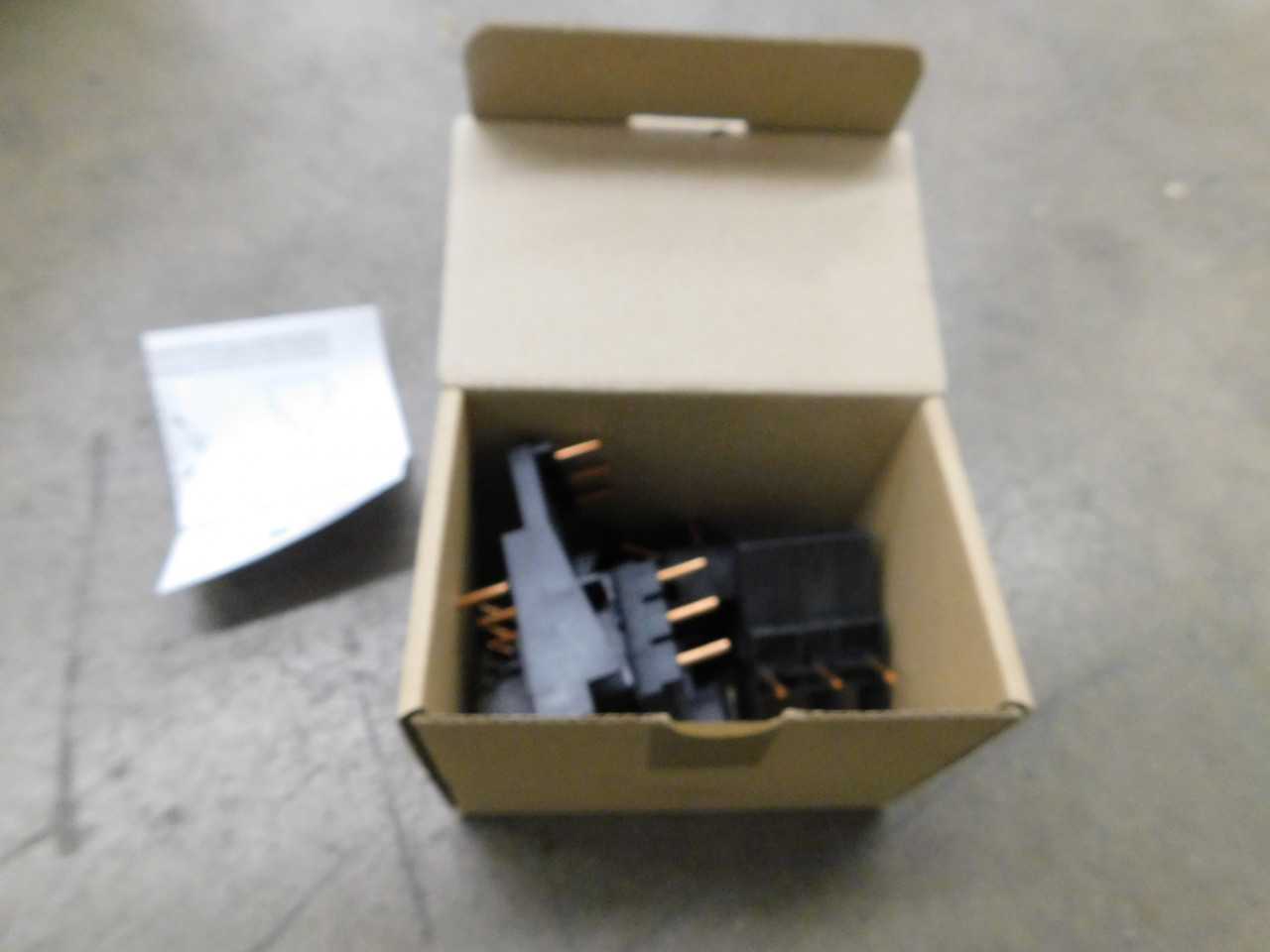 Lot of Many Electric Contact Modules and 3 Contactors - ELECTRIC MOTORS
