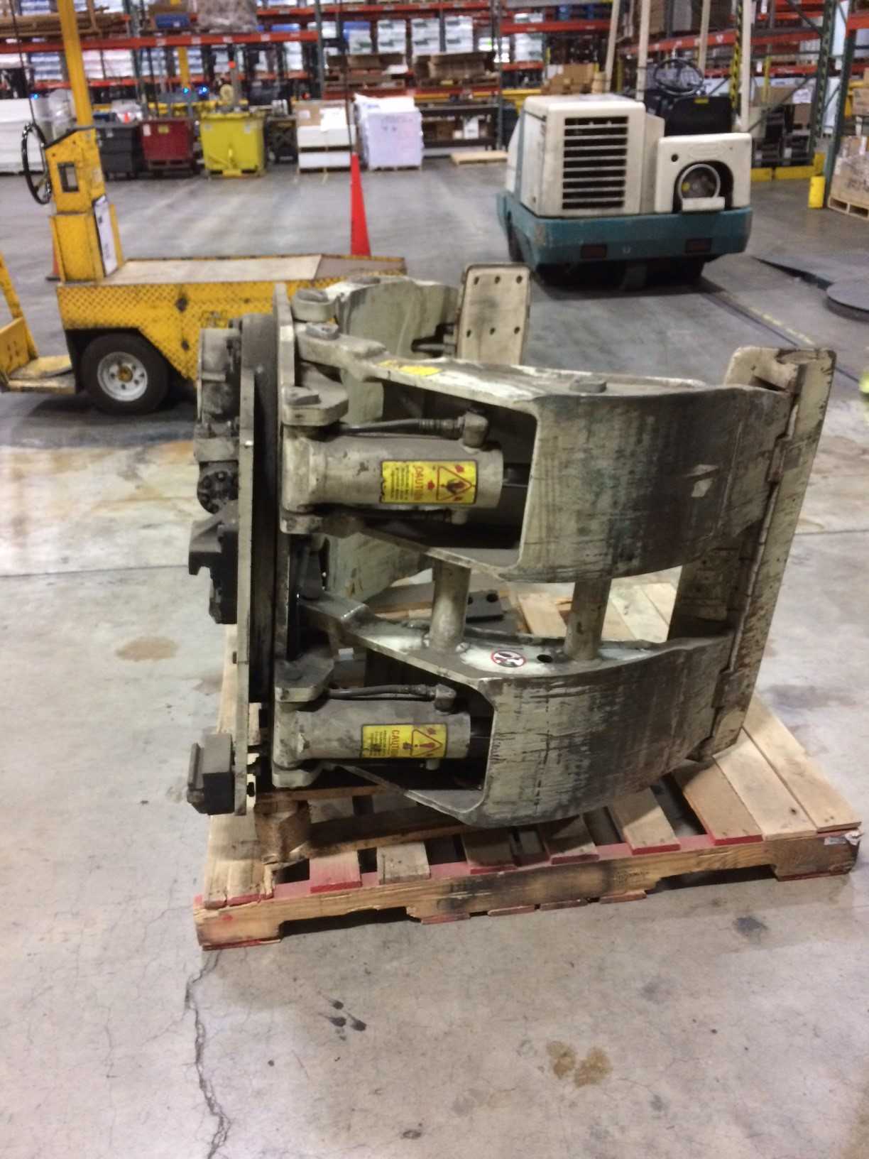 Cascade 45F-RCP-220-01 40" roll clamp attachment, Portland, OR - LIFTING ATTACHMENTS