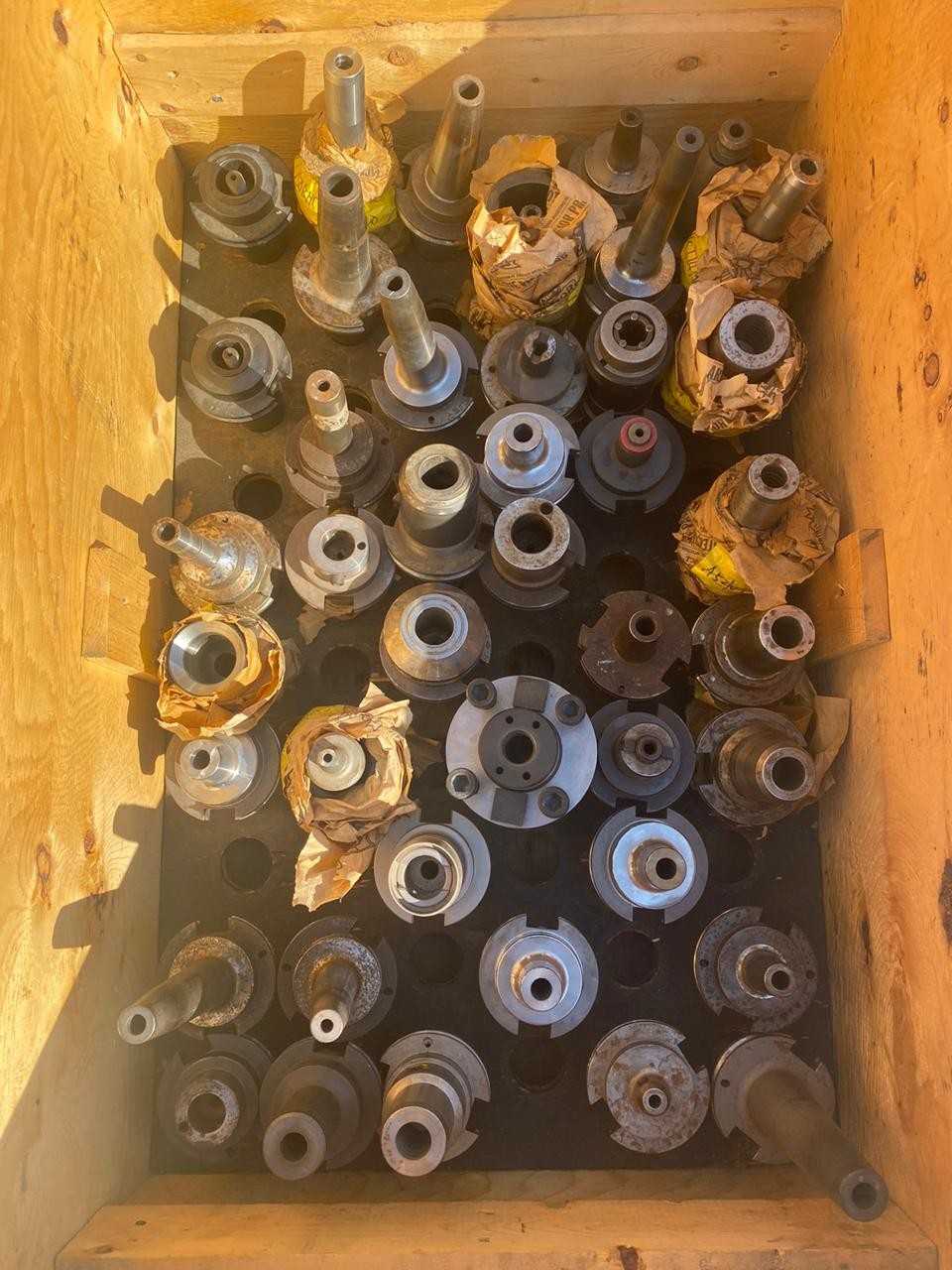 PALLET OF ASSORTED CAT 50 TOOL HOLDERS - MACHINE TOOLING