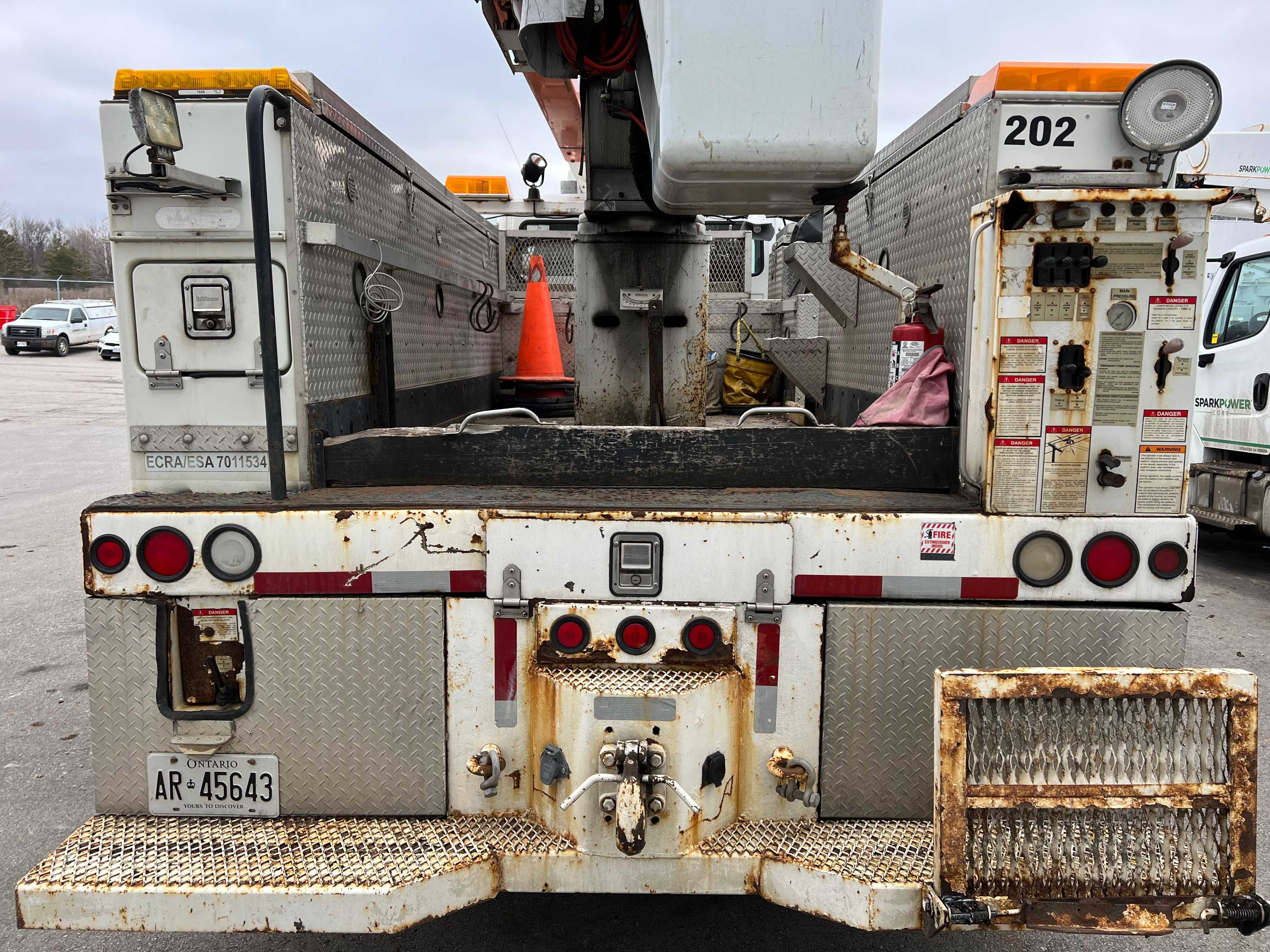 2002 Freightliner FL80 Posi Plus 42’ 1-man single bucket. - CONSTRUCTION EQUIPMENT ATTACHMENTS