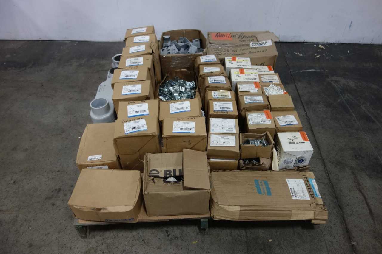 1 PALLET OF ASSORTED ELECTRICAL CONDUIT AND FITTINGS - ELECTRICAL COMPONENTS