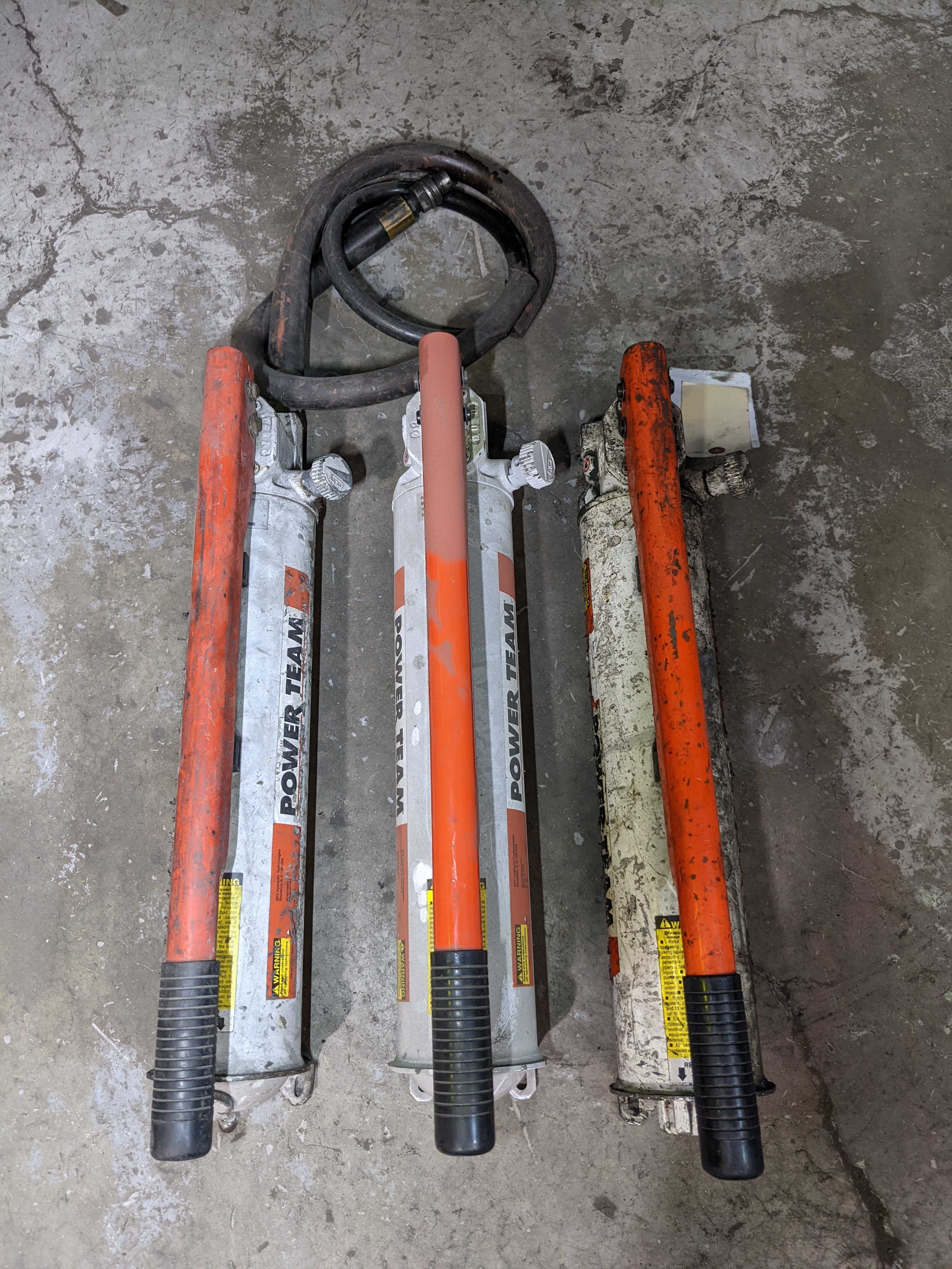 LOT OF HYDRAULIC PUMPS - PNEUMATIC PARTS