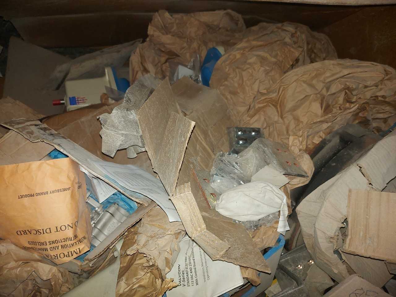 LOT OF ASSORTED VALVES, POSITIONERS - VALVES