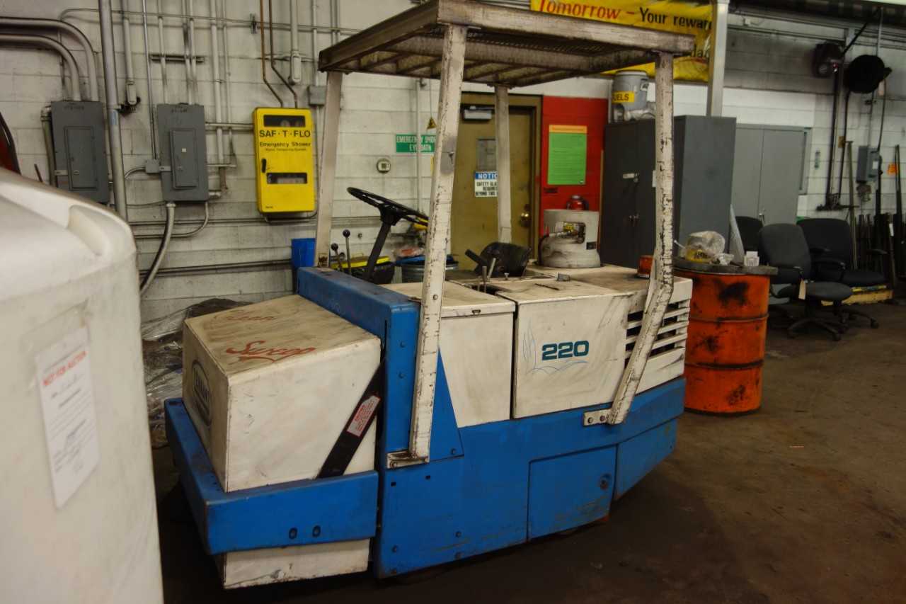 TENNANT 220 POWER FLOOR SWEEPER - PLANT & FACILITY