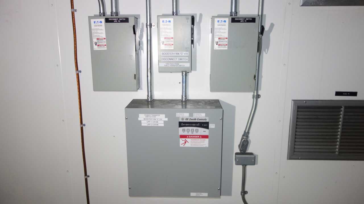 LOT OF 4 ELECTRICAL PANELS, X2 60A DISCONNECTS, X1 30A - ELECTRICAL COMPONENTS