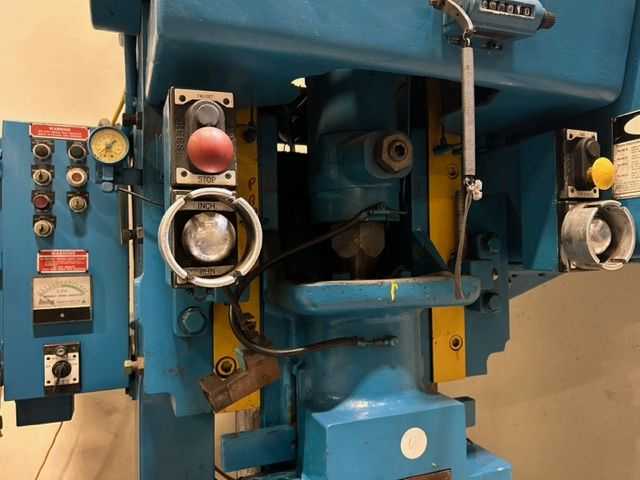 1982 E. W. BLISS C-60 METAL STAMPING MACHINE - MACHINE TOOLING