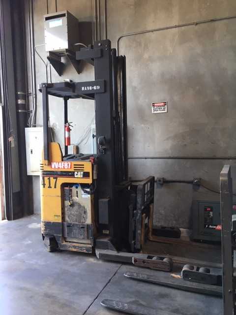 1996 Caterpillar NRR40 reach truck, Downey, CA - FORKLIFTS