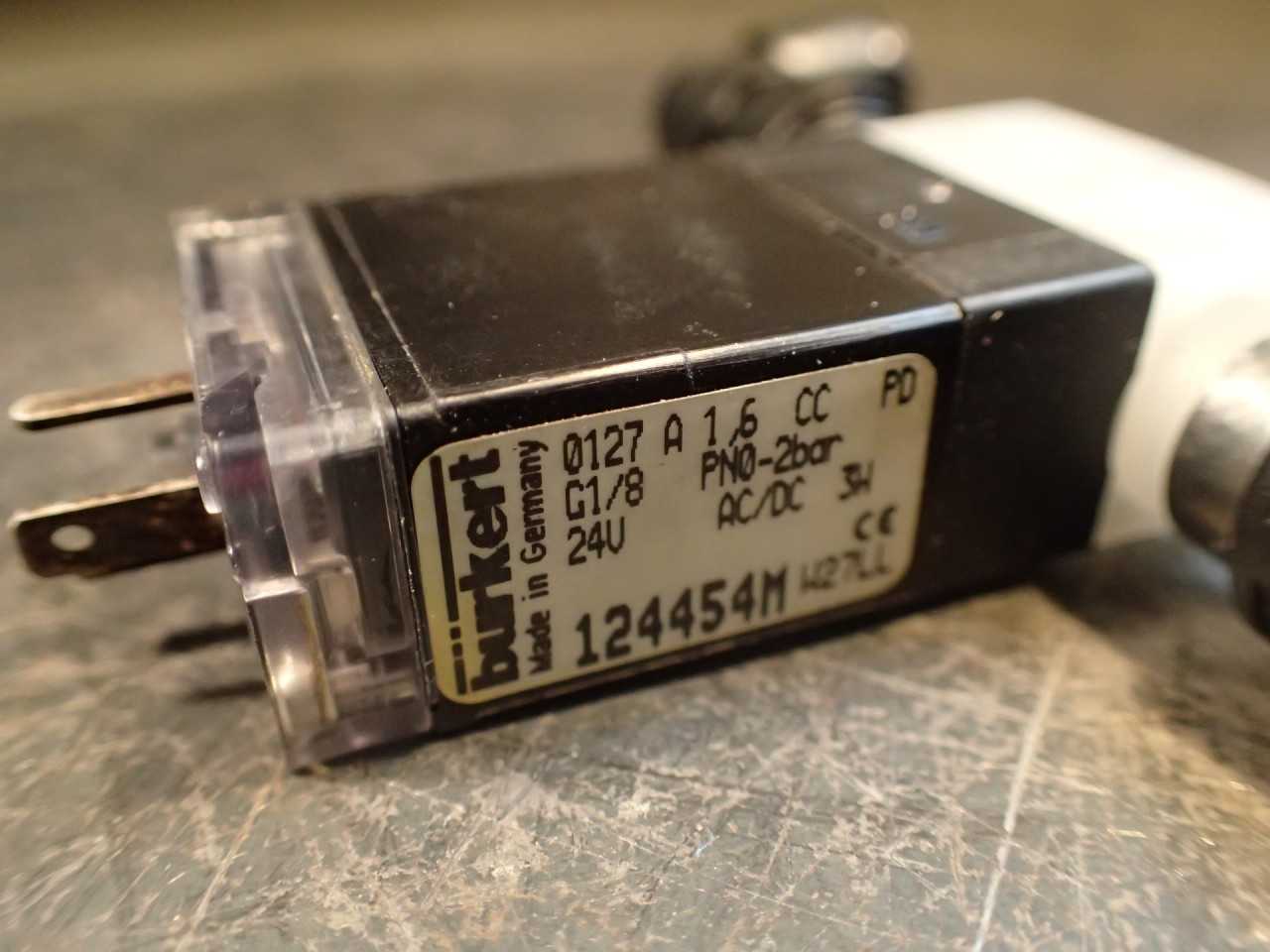 Burkert 124454M Miniature Rocker Solenoid Valve w/ Isolating Diaphragm 1/4" Tube - SOLENOID VALVE