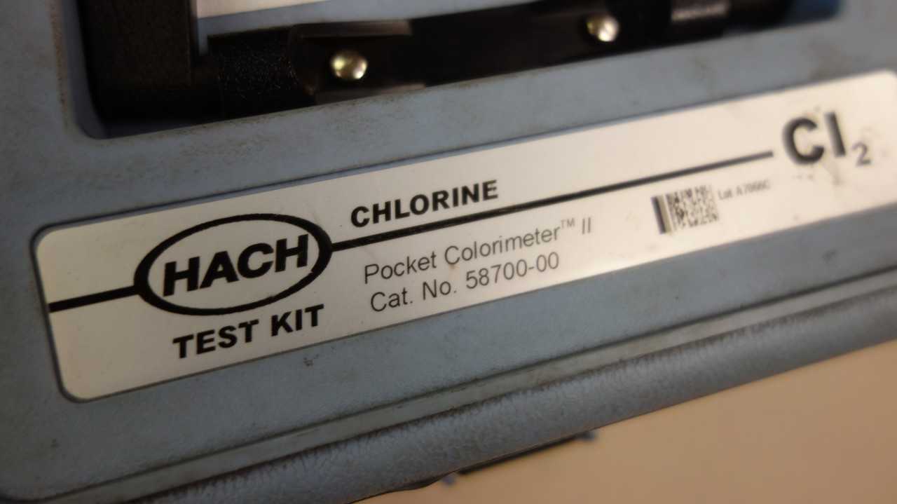 LOT OF 2 HACH POCKET COLRIMETER 2 CHLORINE TEST KIT - LAB & SCIENTIFIC
