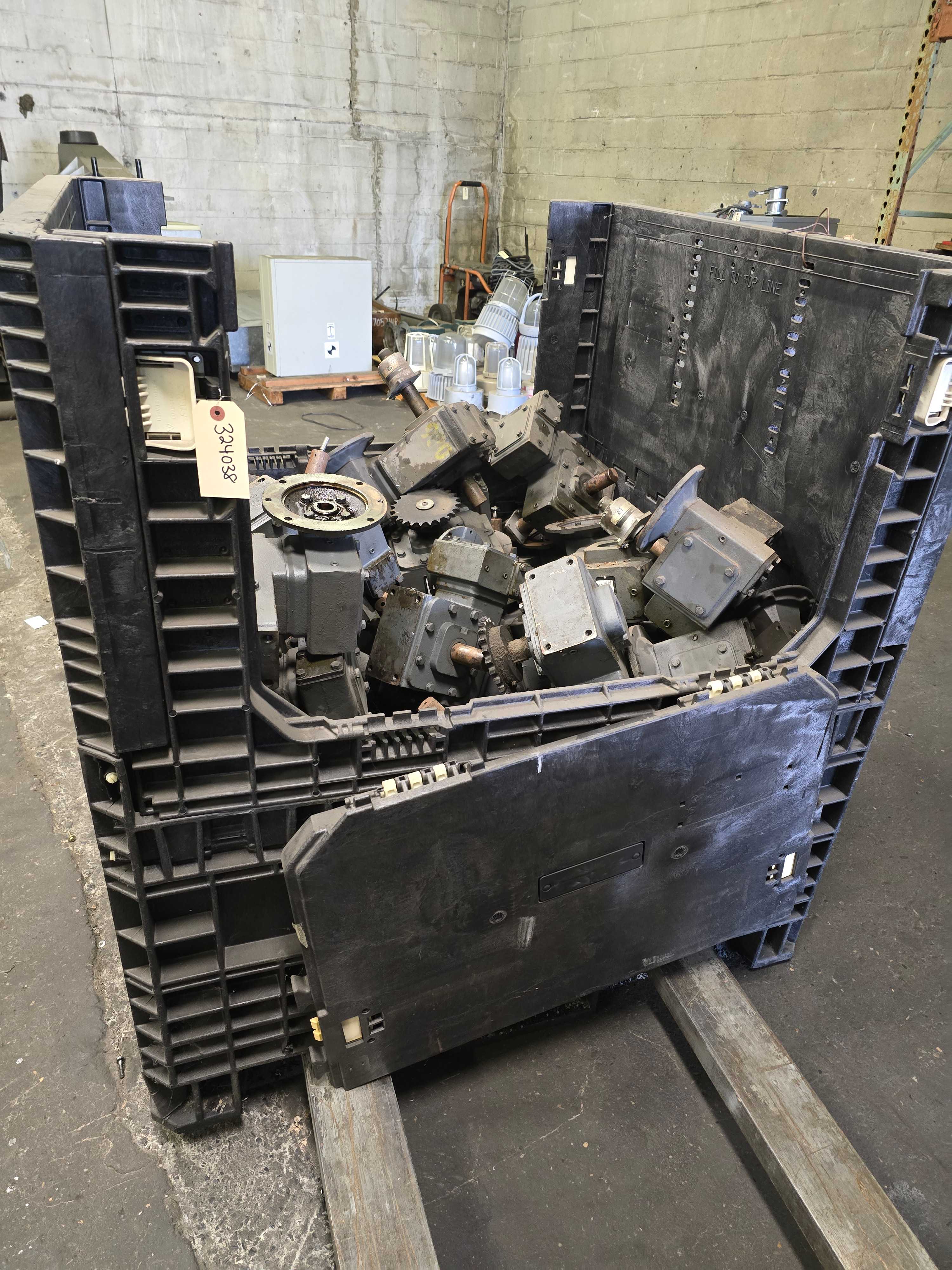 LOT OF WINSMITH GEAR REDUCERS - BIN INCLUDED - APPROX. 27 TOTAL - GEAR REDUCERS LOT OF WINSMITH GEAR REDUCERS - BIN INCLUDED - APPROX. 27 TOTAL - GEAR REDUCERS