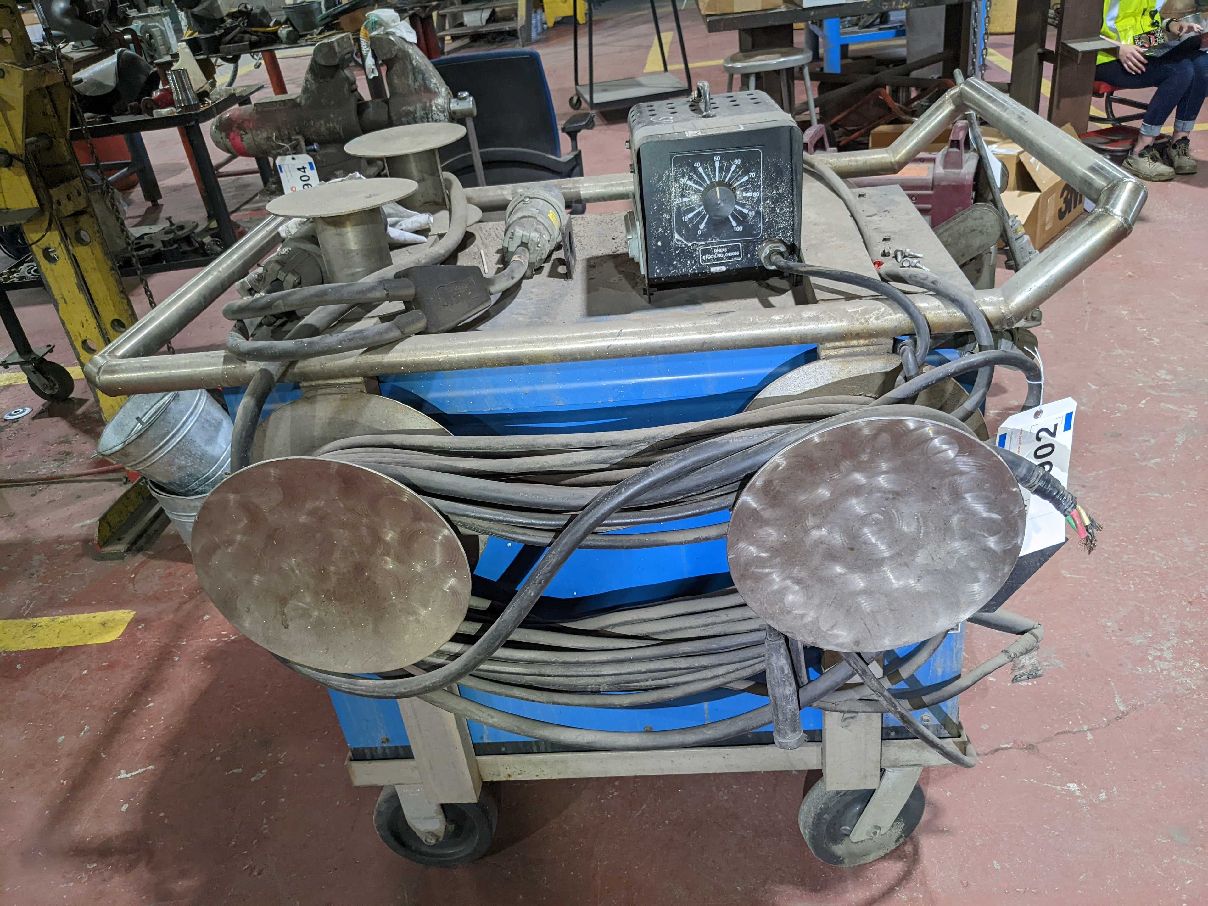 WELDER - WELDING EQUIPMENT
