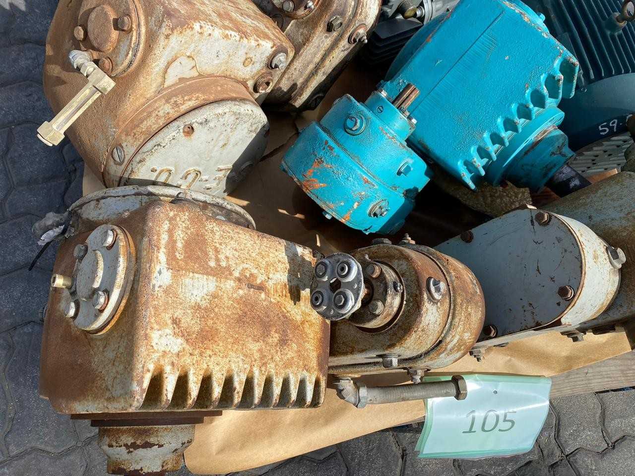 PALLET OF ASSORTED GEARS AND GEAR MOTORS - GEAR REDUCERS