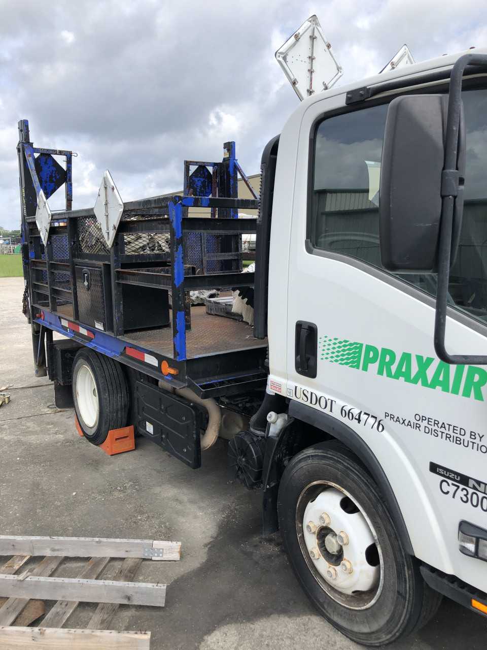 2012 Isuzu NRR Truck - HYDRO EXCAVATOR TRUCKS