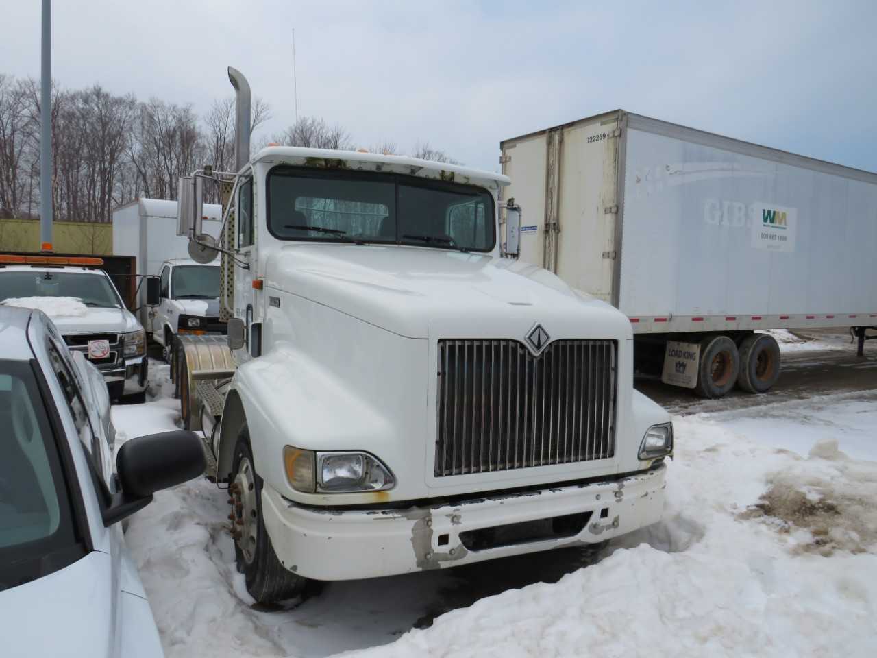 1999 NAVISTAR INTERNATIONAL 9400 6X4 TRUCK - HYDRO EXCAVATOR TRUCKS