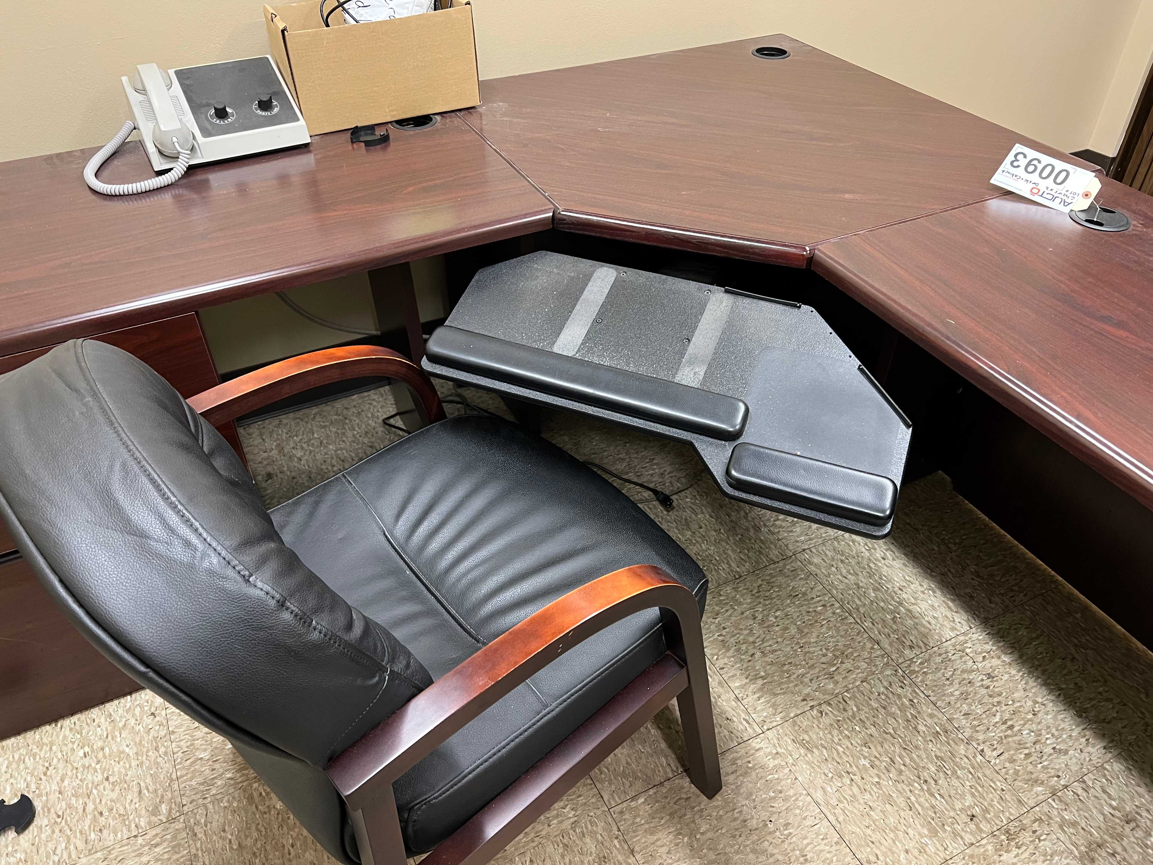 LOT OF OFFICE FURNITURE - PLANT & FACILITY LOT OF OFFICE FURNITURE - PLANT & FACILITY