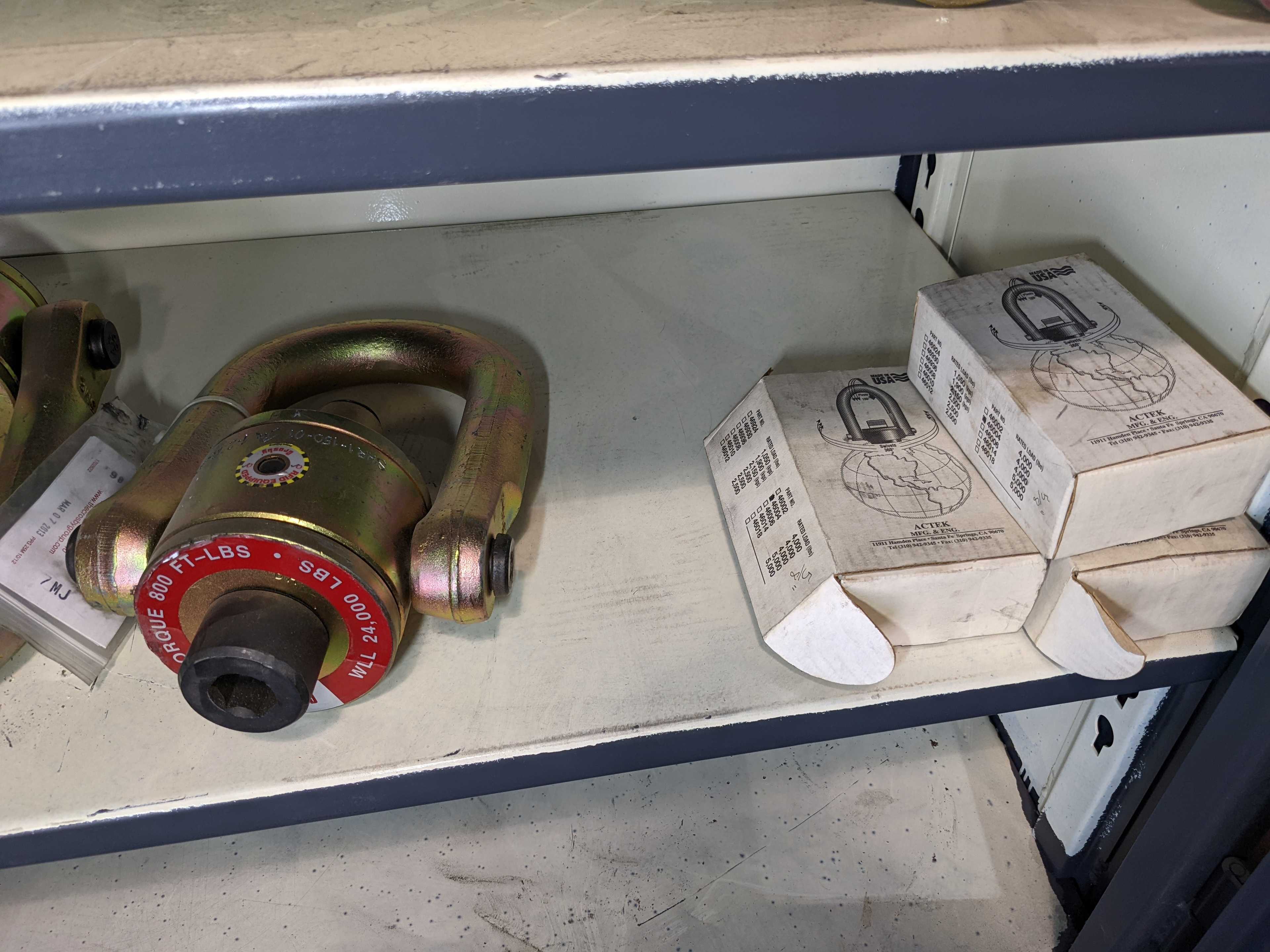 CABINET WITH CONTENTS - LIFTING EQUIPMENT