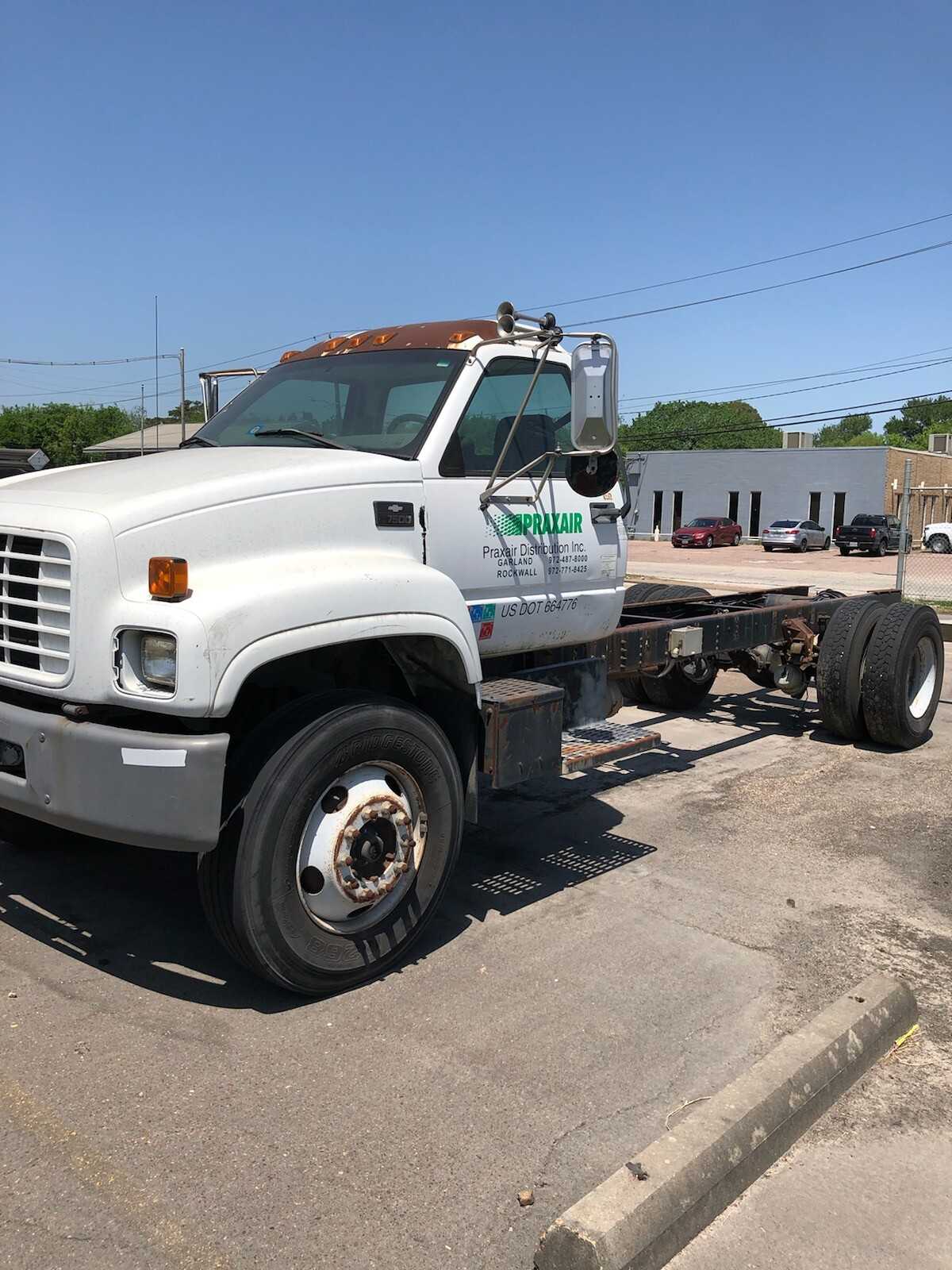 2001 Chevy C7500 - HYDRO EXCAVATOR TRUCKS