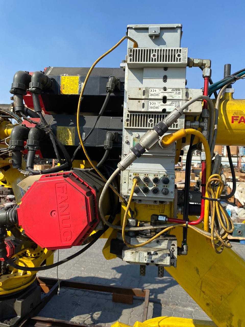LOT OF 1 FANUC ROBOT S-430i - INDUSTRIAL ROBOTS