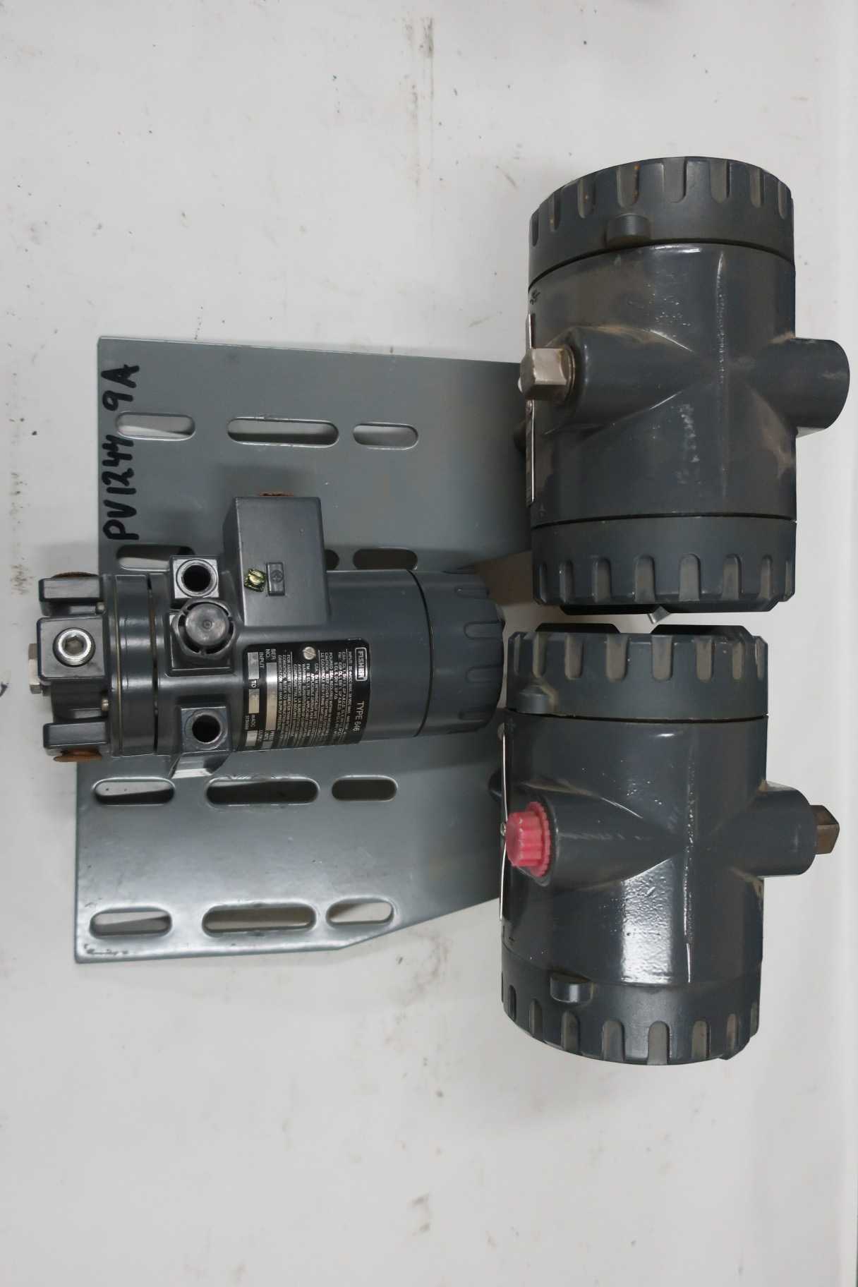LOT OF 3 ASSORTED FISHER INSTRUMENTATION, POSITION TRANSMITTER, TRANSDUCER, 4211, 646 - INSTRUMENTATION